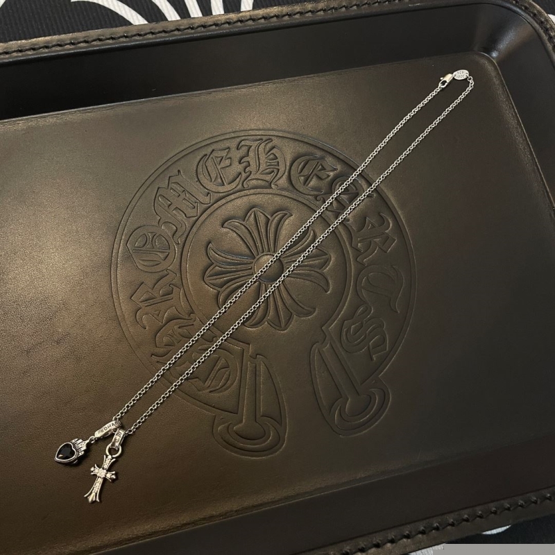 Ch**me He**ts necklaces